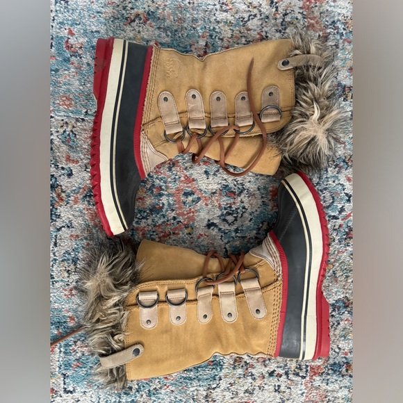 Sorel Womens Winter Boot, size 8 - Picture 2 of 4